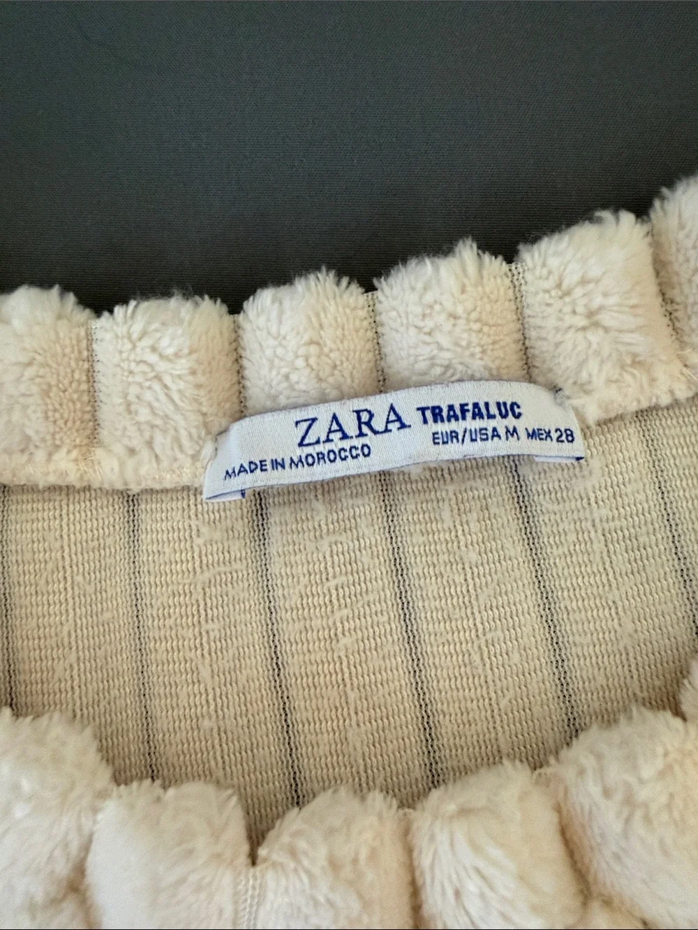 Like New Zara Cozy Ribbed Crewneck Sweater - Cream